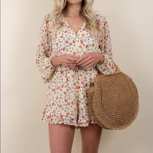 Lost Wonder‎ Floral Romper - Picture 1 of 7